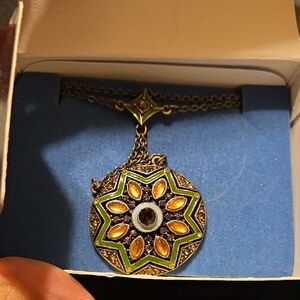 Avon Green and Amber Color Starburst Pendant Necklace